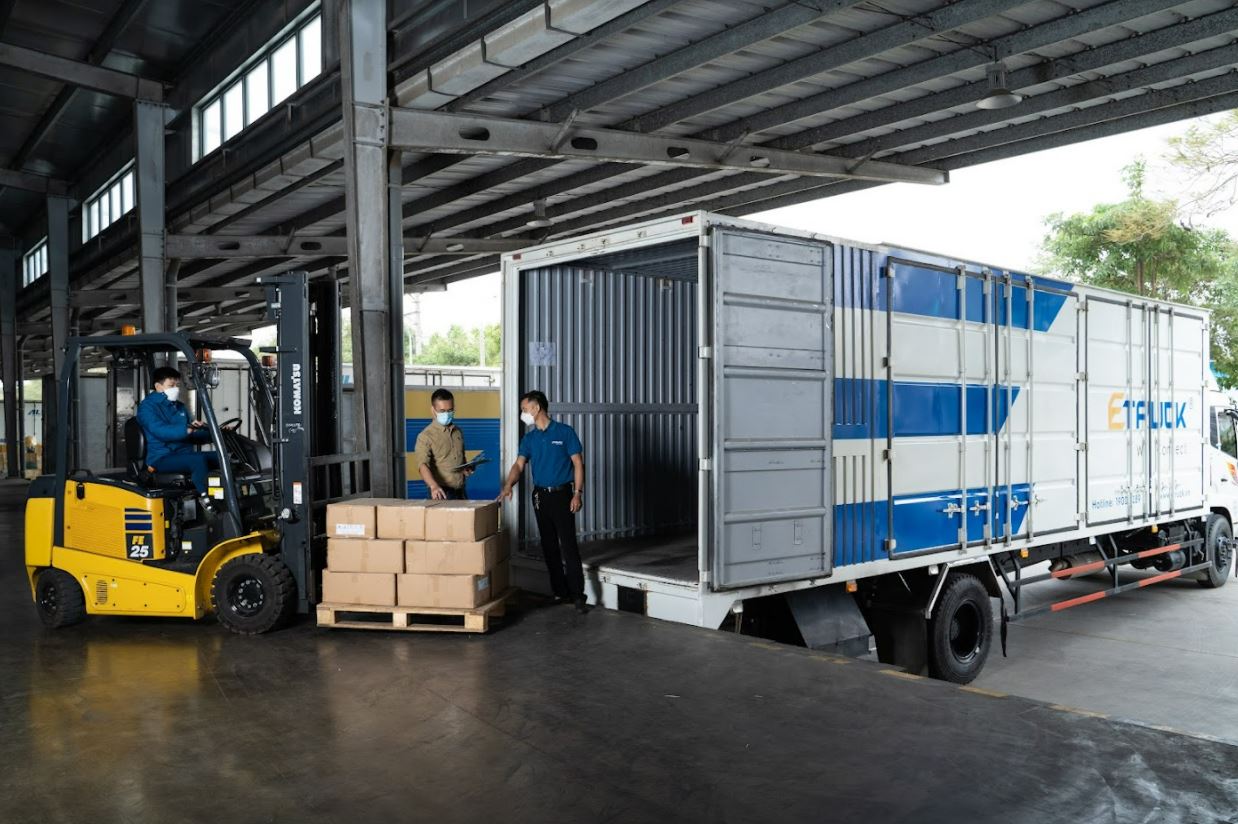 Cho thuê xe tải 6 tấn chuyên chở hàng hóa
